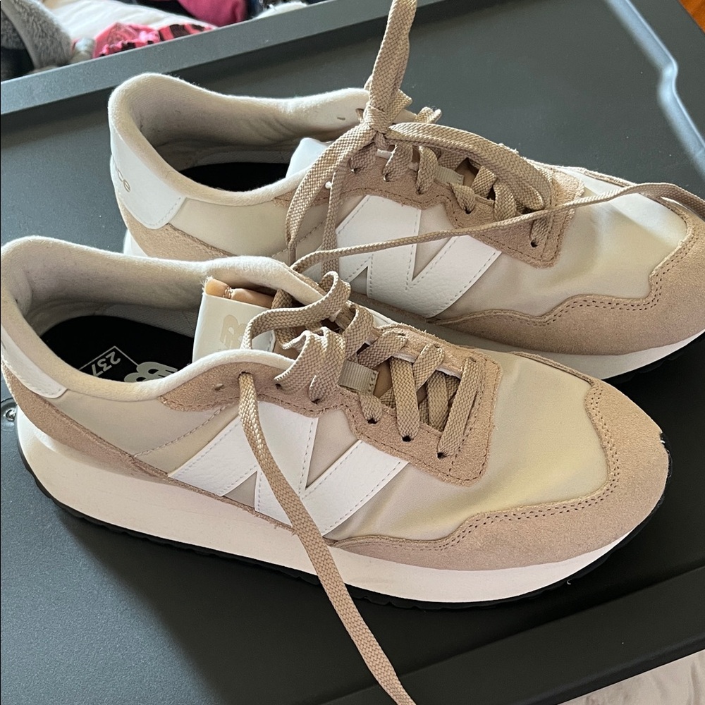 Beige and White Sneakers New Balance 237